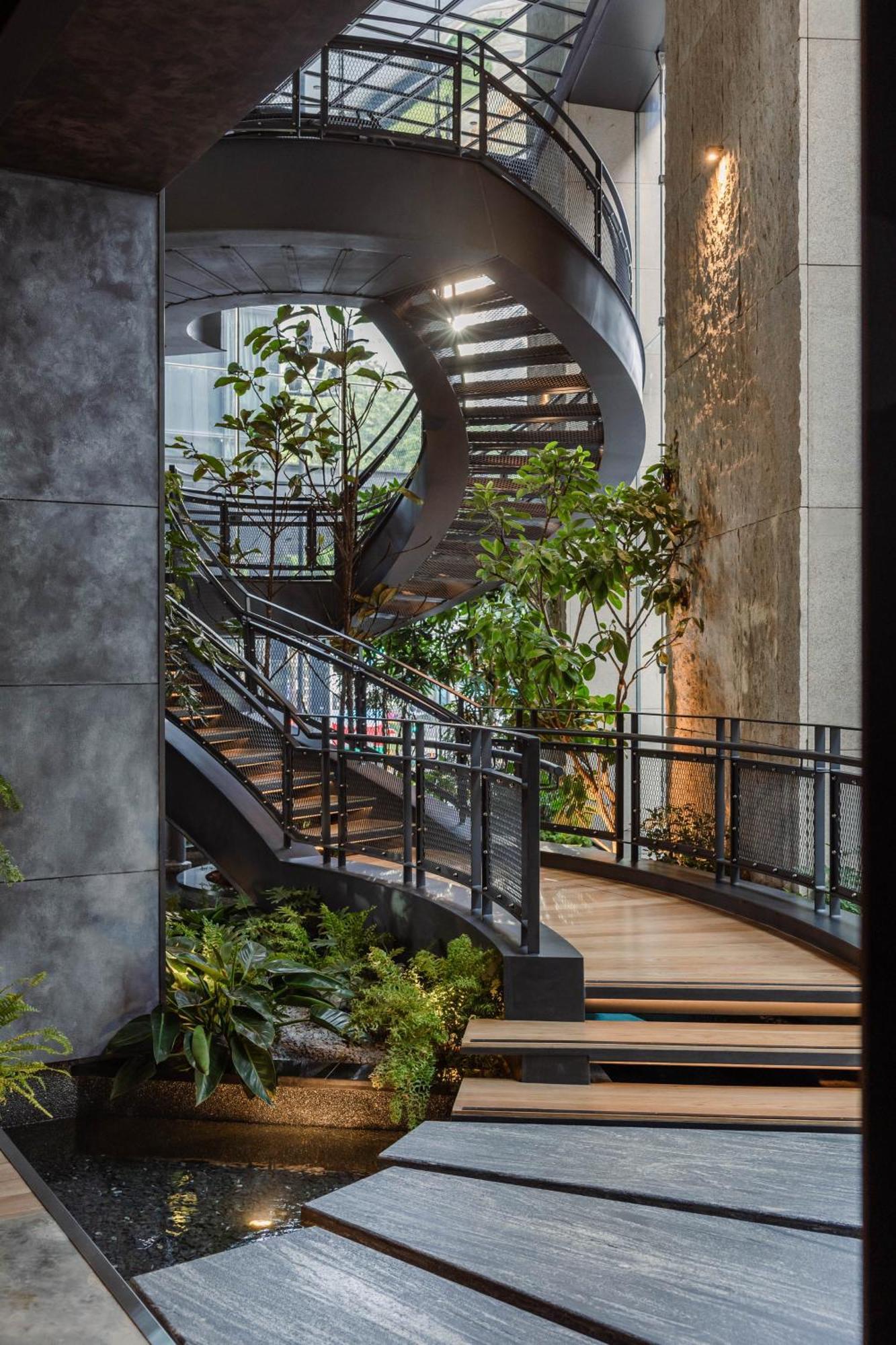 Hyatt Centric Centre Hotel 5*